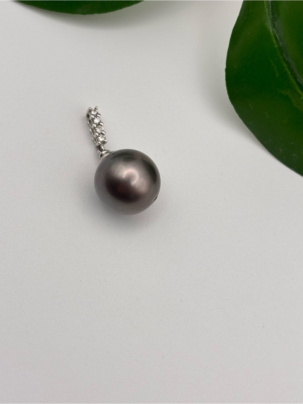 Tahitian pearl diamond white gold pendant
